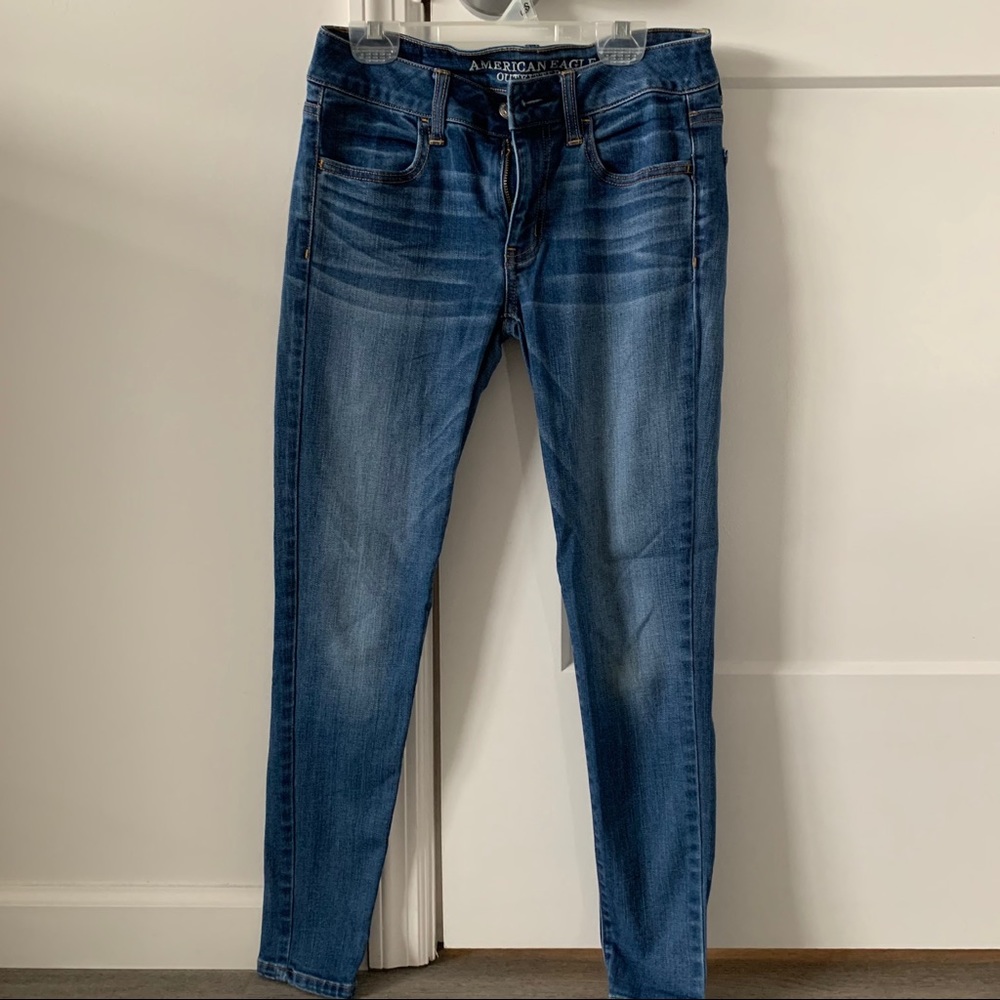 American Eagle light wash 2 short jeans
